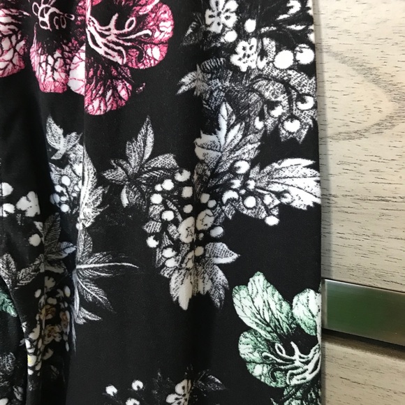 Agnes & Dora Floral Pants NWOT - Picture 5 of 8